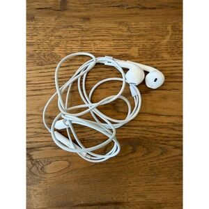 Apple EarPods with Lightning Connector Wired Headphones White